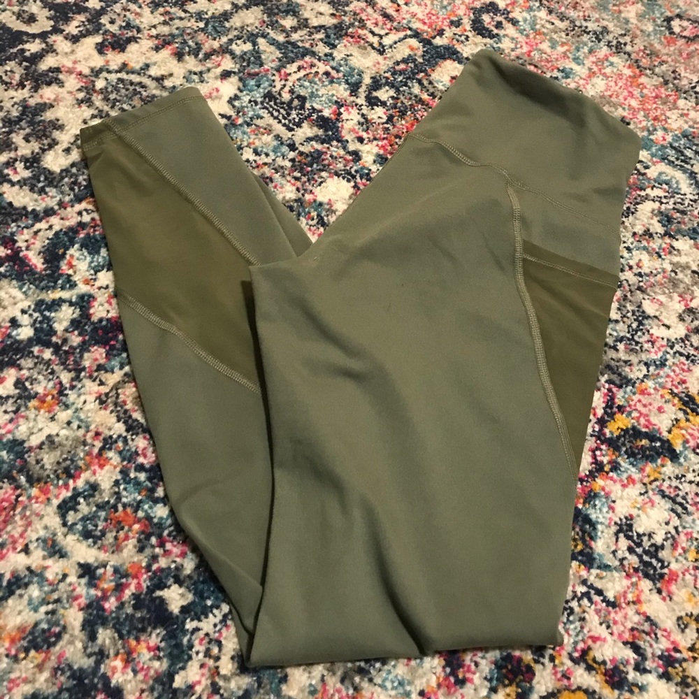 🔴 Old Navy High Waist Leggings with Mesh Detail